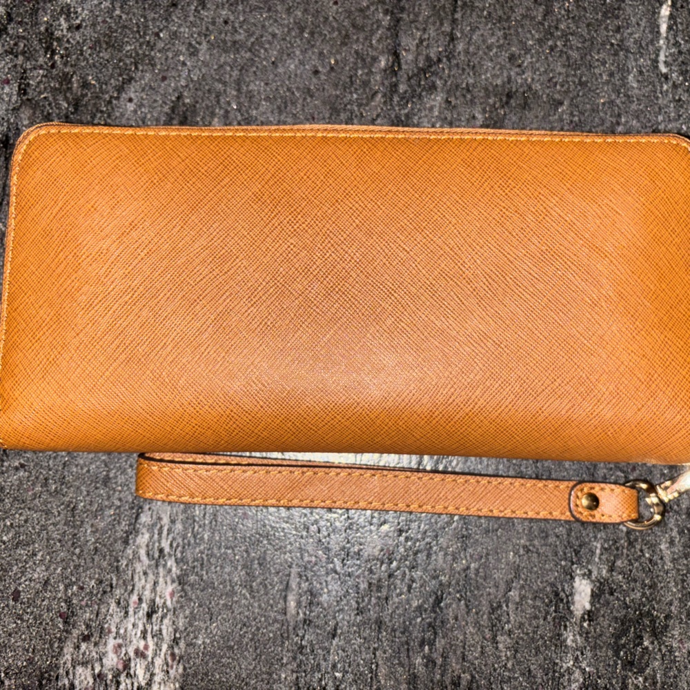 Brown Michael Kors wallet - Picture 2 of 4